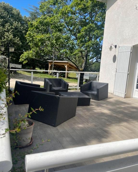 Domaine Des Peyries - Chambres Et Table D'Hotes Saint-Barthelemy-d'Agenais Exterior foto